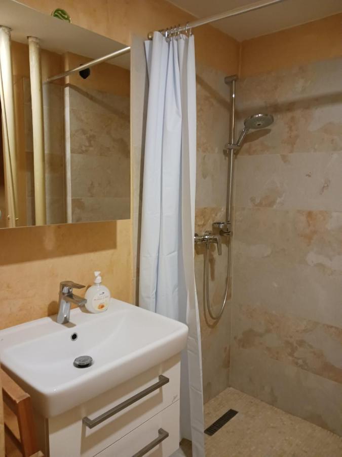 Cool Studio Apartment Prague Exterior photo