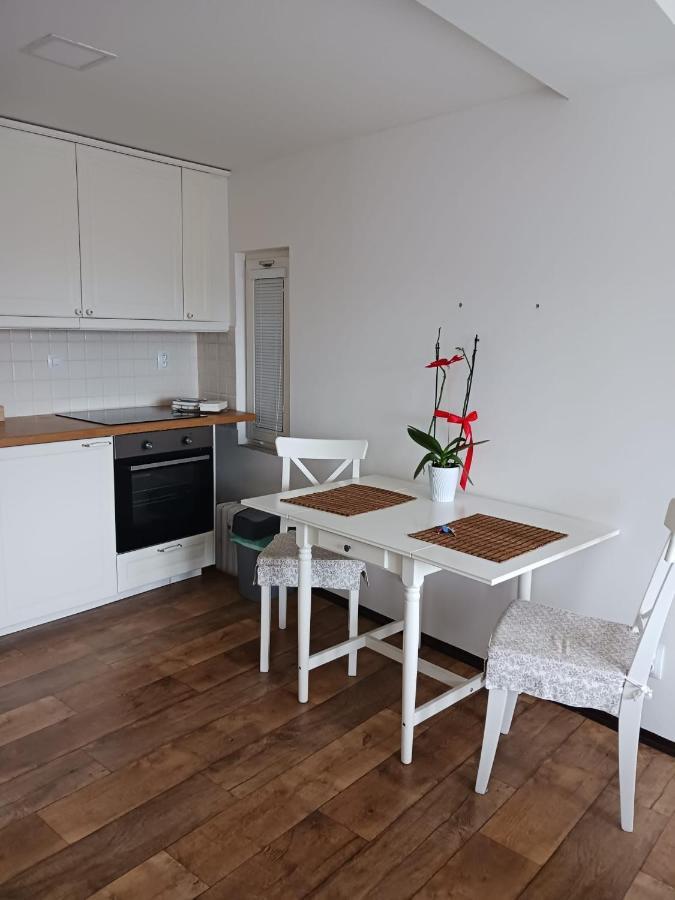 Cool Studio Apartment Prague Exterior photo